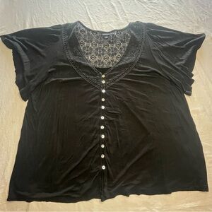 Torrid 2 Women's Black Lace V-Neck Butterfly Short Sleeve Faux Button Up Blouse